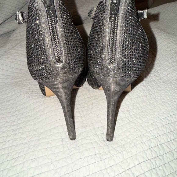 Gianni Bini Sharissah Heels | Black - Picture 5 of 10